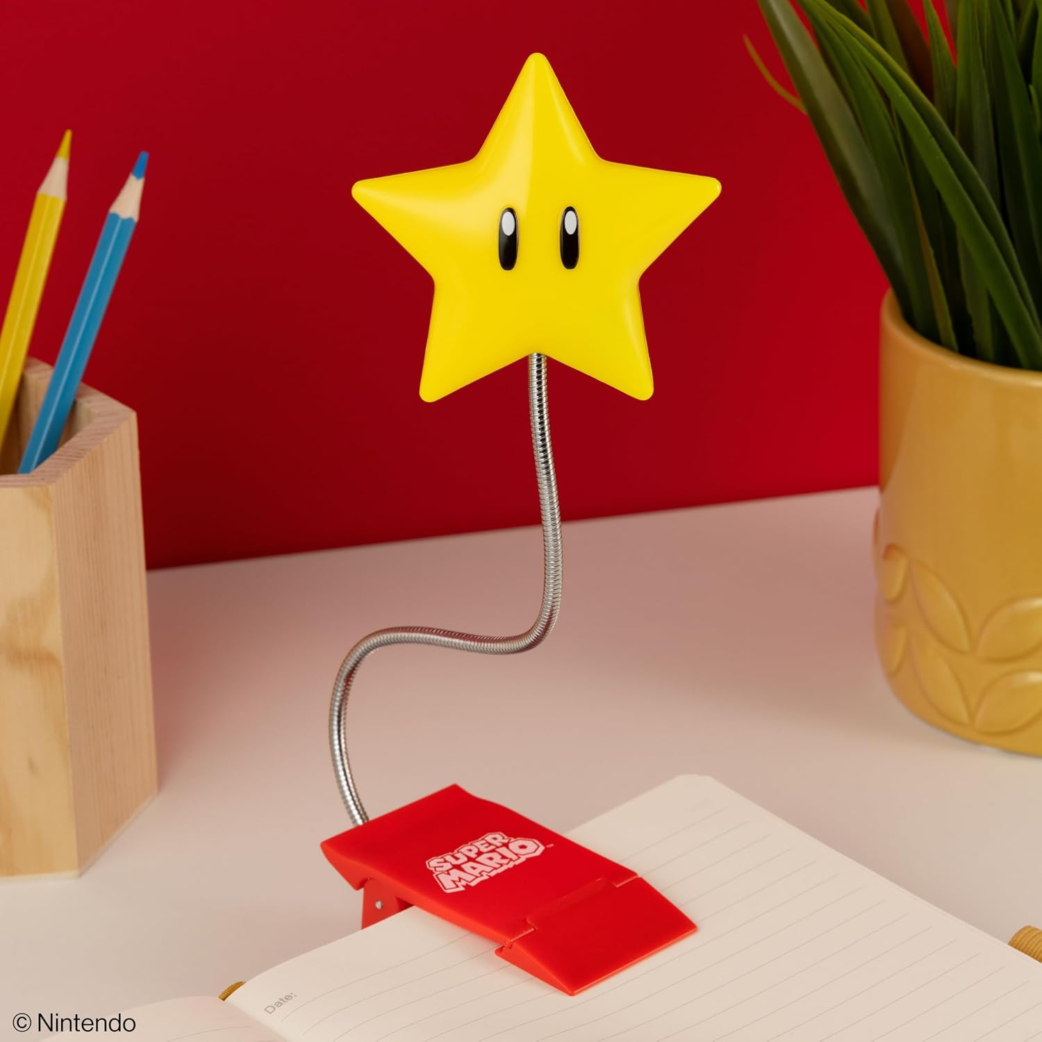 Paladone Super Mario Super Star Clip Book Light – LED Clip Lamp with Flexible Arm, Battery Powered