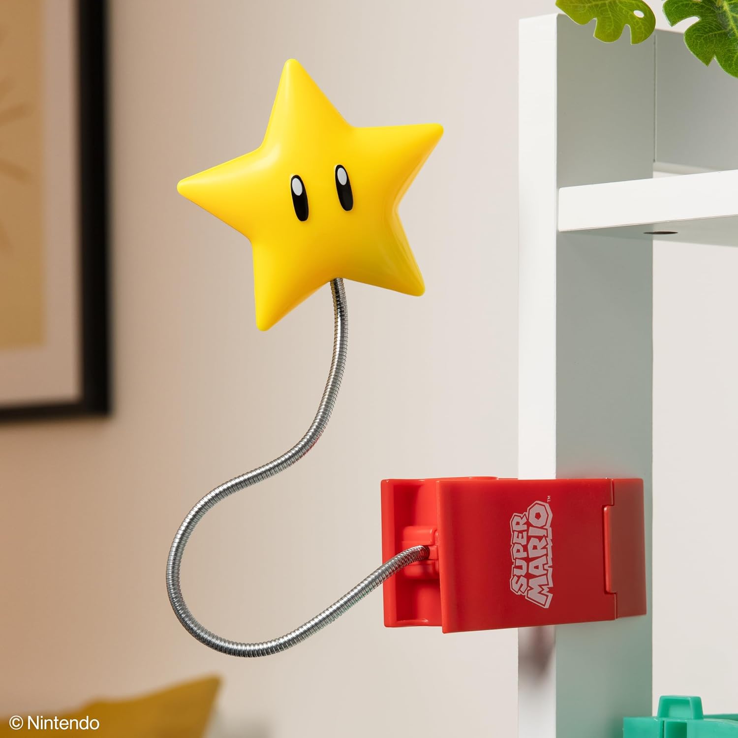 Paladone Super Mario Super Star Clip Book Light – LED Clip Lamp with Flexible Arm, Battery Powered