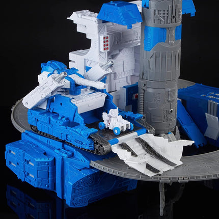Transformers Generations Selects Legacy Evolution Titan Class Classic Transformers Guardian Robot and Lunar-Tread Action Figure