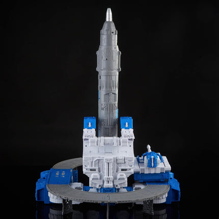 Transformers Generations Selects Legacy Evolution Titan Class Classic Transformers Guardian Robot and Lunar-Tread Action Figure