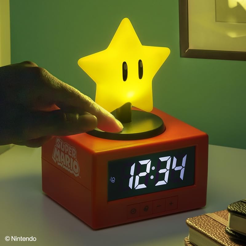 Paladone Netflix One Piece Chopper's hat Clip Book Light – LED Clip Lamp with Flexible Arm, Battery Powered