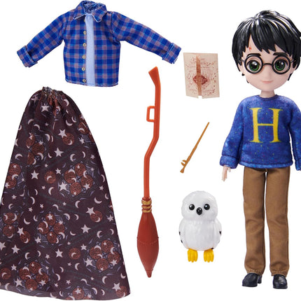 Harry Potter, 8-inch Harry Potter Doll Gift Set with Invisibility Cloak and 5 Doll Accessories