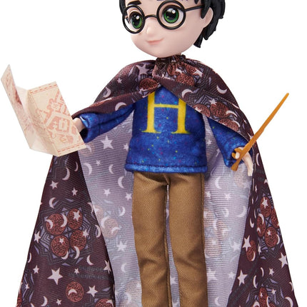 Harry Potter, 8-inch Harry Potter Doll Gift Set with Invisibility Cloak and 5 Doll Accessories