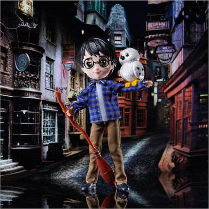 Harry Potter, 8-inch Harry Potter Doll Gift Set with Invisibility Cloak and 5 Doll Accessories