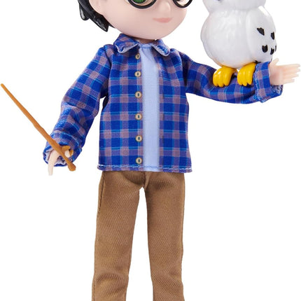 Harry Potter, 8-inch Harry Potter Doll Gift Set with Invisibility Cloak and 5 Doll Accessories
