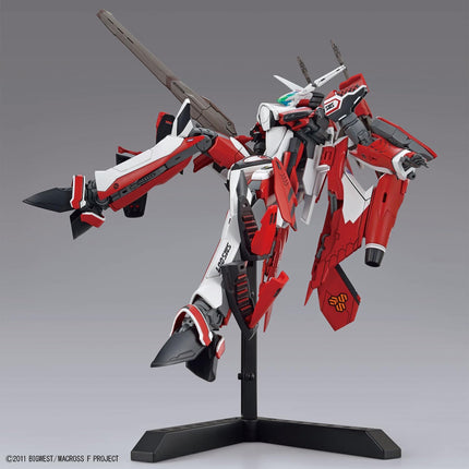 Bandai Hobby - 1/100 HG Macross Frontier - YF-29 Durandal Valkyrie (Alto Saotome Use) Model Kit