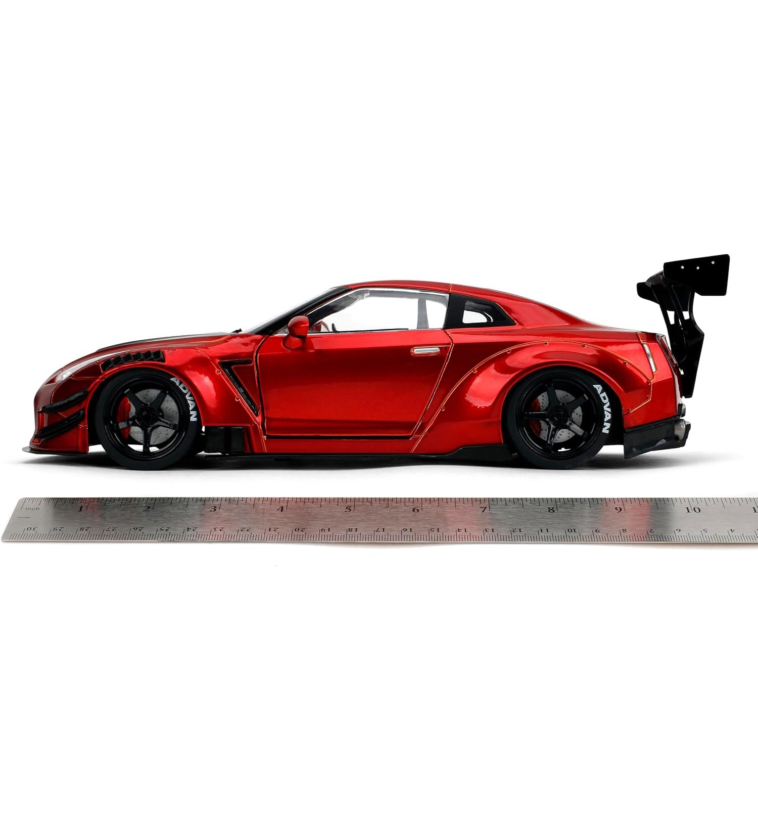 Jada Pink Slips Nissan GT-R R35-1:18 Scale Diecast Model with Opening Doors and Working Steering - for Collectors