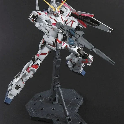 Bandai Hobby - 1/100 MG Gundam Unicorn - RX-0 Unicorn Gundam (OVA Version) Model Kit