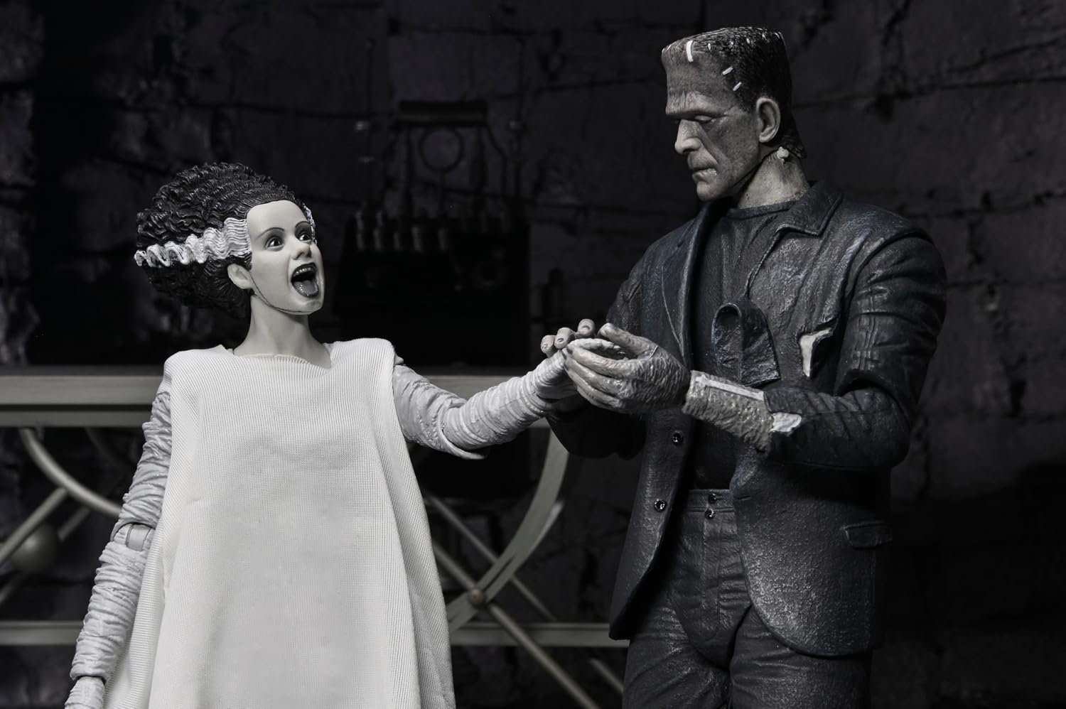 NECA - Universal Monsters - The Bride of Frankenstein 90th Anniversary The Monster and His Mate (Black & White) 7" Scale Action Figure 2-Pack