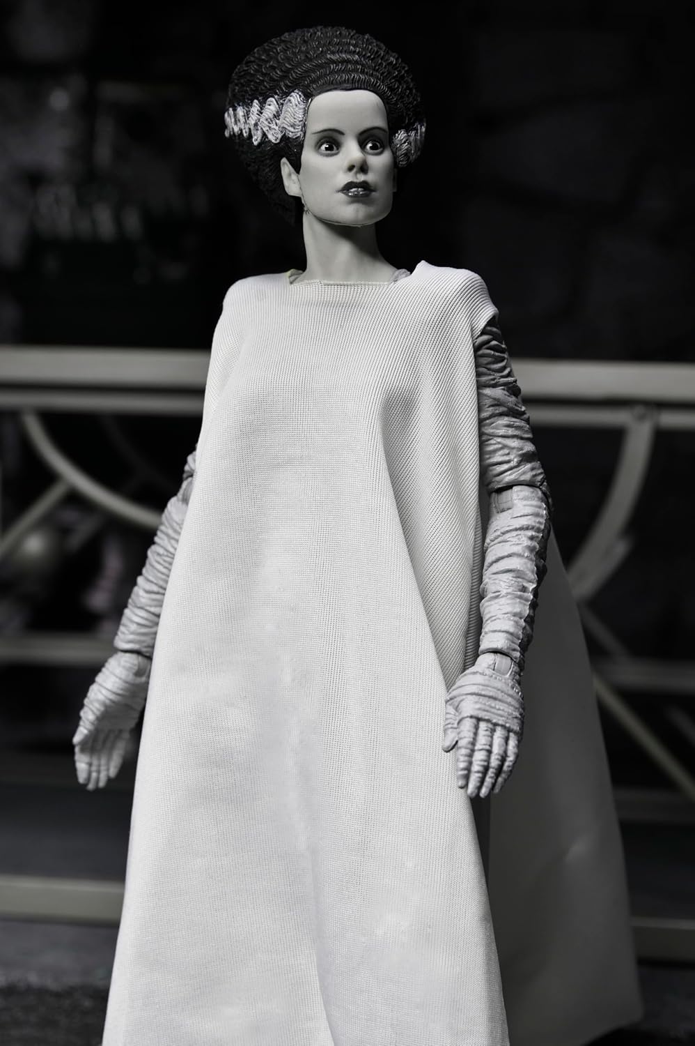 NECA - Universal Monsters - The Bride of Frankenstein 90th Anniversary The Monster and His Mate (Black & White) 7" Scale Action Figure 2-Pack