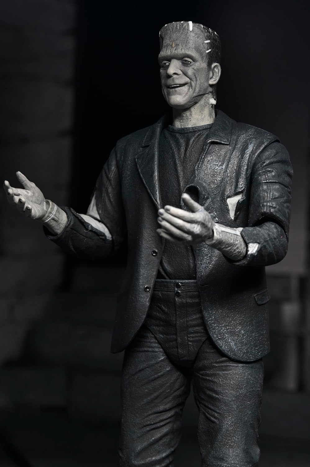 NECA - Universal Monsters - The Bride of Frankenstein 90th Anniversary The Monster and His Mate (Black & White) 7" Scale Action Figure 2-Pack