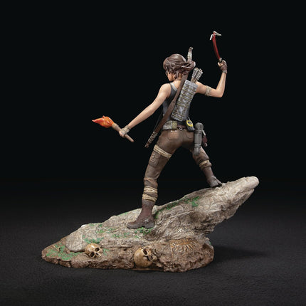 Dark Horse Deluxe Tomb Raider: Lara Croft (Survivor Era) PVC Statue