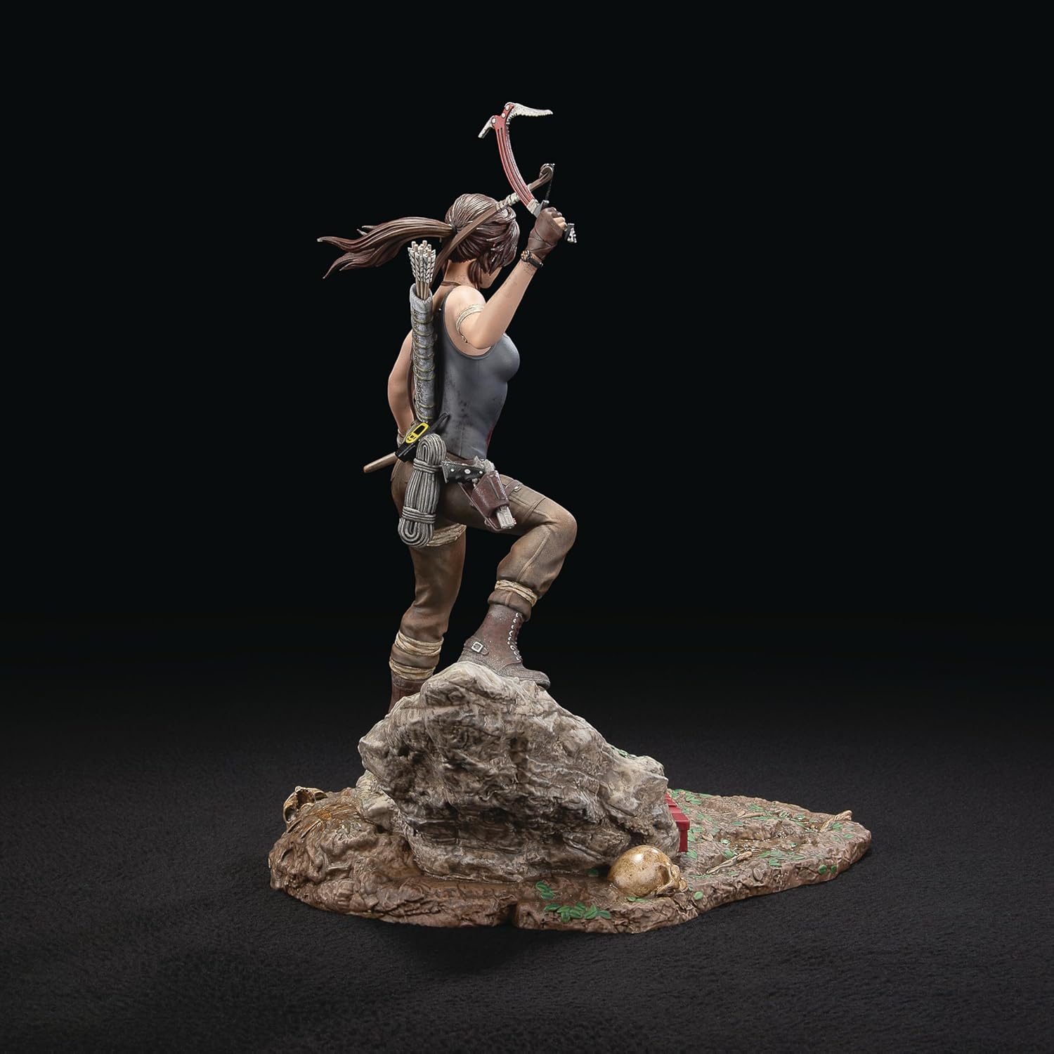 Dark Horse Deluxe Tomb Raider: Lara Croft (Survivor Era) PVC Statue