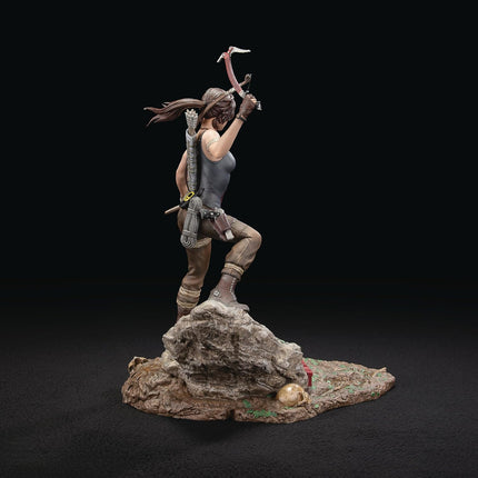 Dark Horse Deluxe Tomb Raider: Lara Croft (Survivor Era) PVC Statue