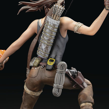 Dark Horse Deluxe Tomb Raider: Lara Croft (Survivor Era) PVC Statue