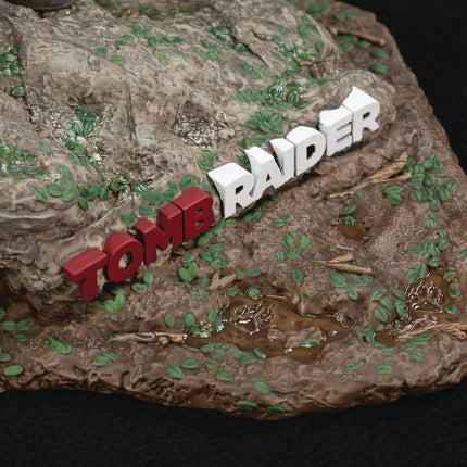 Dark Horse Deluxe Tomb Raider: Lara Croft (Survivor Era) PVC Statue