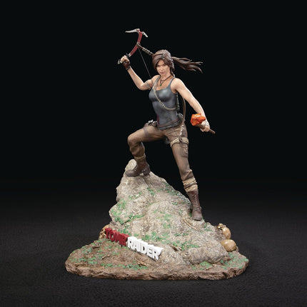 Dark Horse Deluxe Tomb Raider: Lara Croft (Survivor Era) PVC Statue