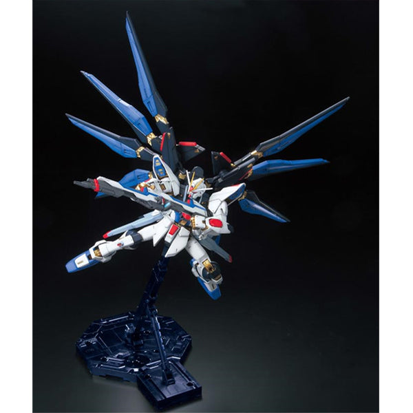 Bandai Hobby - 1/100 MG Gundam Seed Destiny - ZGMF-X20A Strike Freedom Gundam (Full Burst Mode) Model Kit
