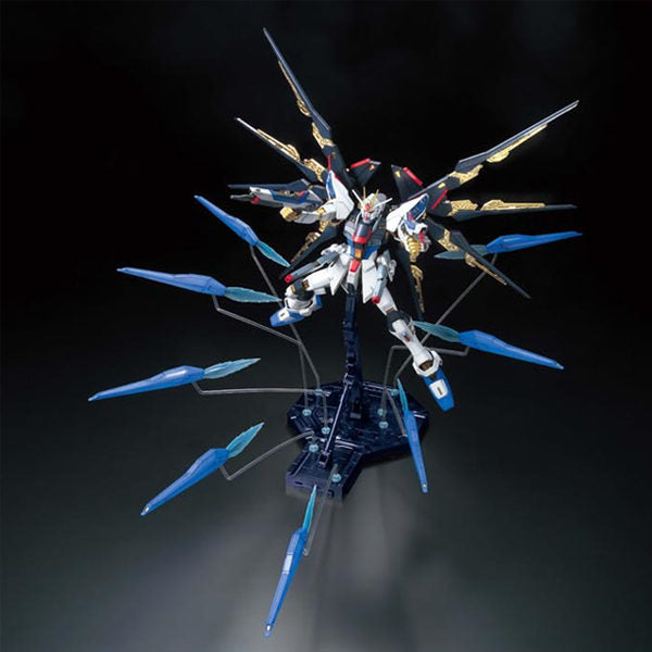 Bandai Hobby - 1/100 MG Gundam Seed Destiny - ZGMF-X20A Strike Freedom Gundam (Full Burst Mode) Model Kit