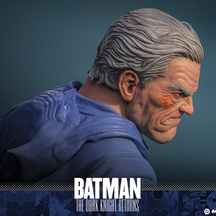 Batman DKR (Battle Damage Ver.) Sixth Scale Figure (PRE-ORDER)