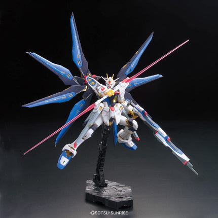 Bandai Hobby 1/144 RG #14 - Gundam Seed Destiny - ZGMF-X20A Strike Freedom Gundam Model Kit