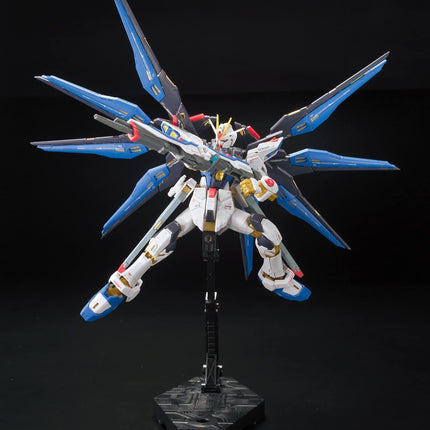 Bandai Hobby 1/144 RG #14 - Gundam Seed Destiny - ZGMF-X20A Strike Freedom Gundam Model Kit
