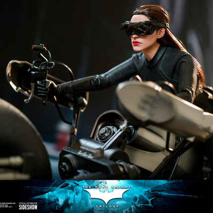 Catwoman Sixth Scale Figure (MMS627)