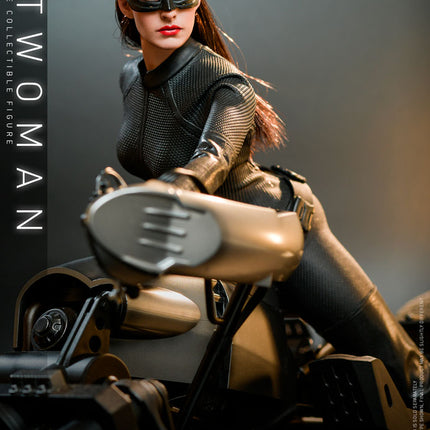 Catwoman Sixth Scale Figure (MMS627)